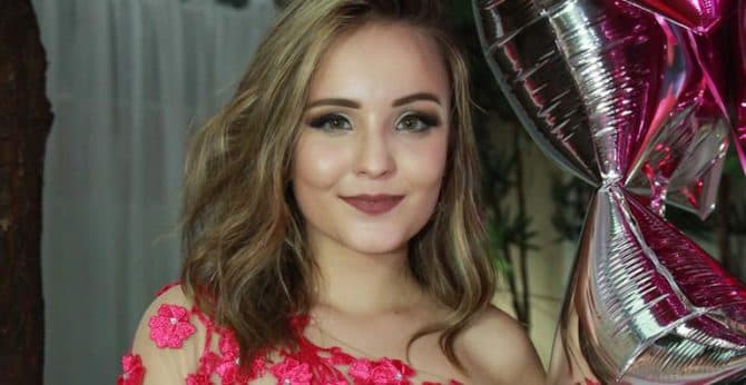 Após polêmica com silicone nos seios, Larissa Manoela se pronuncia: "Povo não entende evolução"