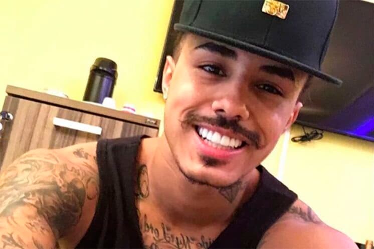 Após foto ostentando jatinho, Mc Livinho se defende das críticas da web