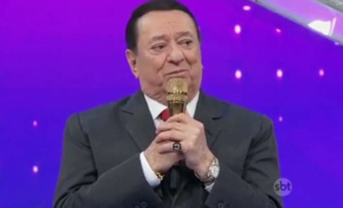 Funcionário da Record assiste as gravações do "Programa Raul Gil" do SBT
