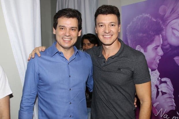 Rodrigo Faro aparece de surpresa no "Domingo Legal" e agita a internet