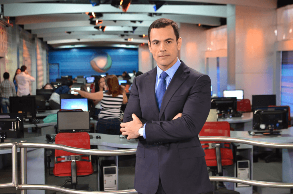O jornalista Tino Junior. (Foto: Reprodução/Record) O jornalista Tino Junior. (Foto: Reprodução/Record)