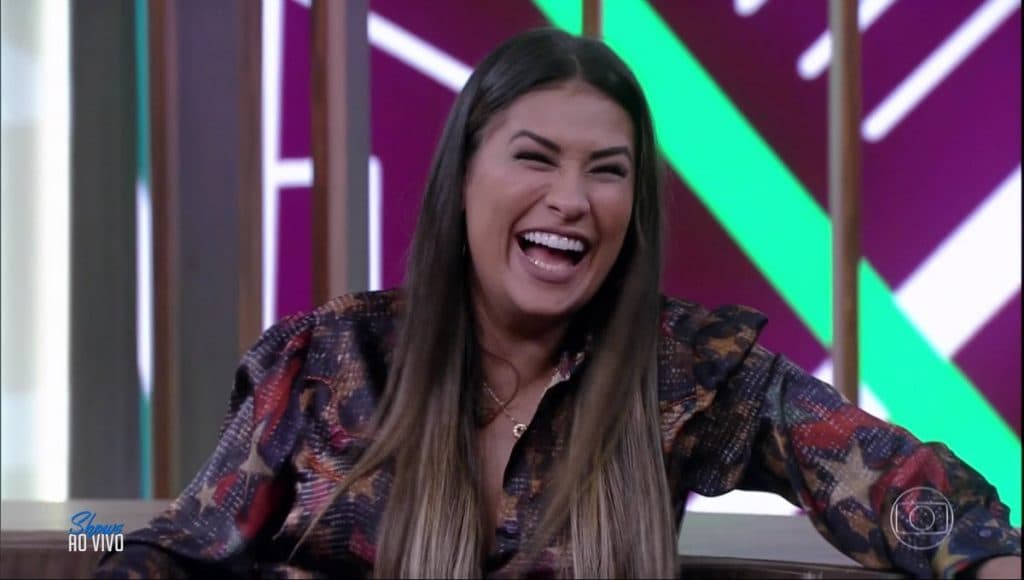 Após assumir vergonha do corpo, Simone emagrece e posa de lingerie para grande marca; veja foto