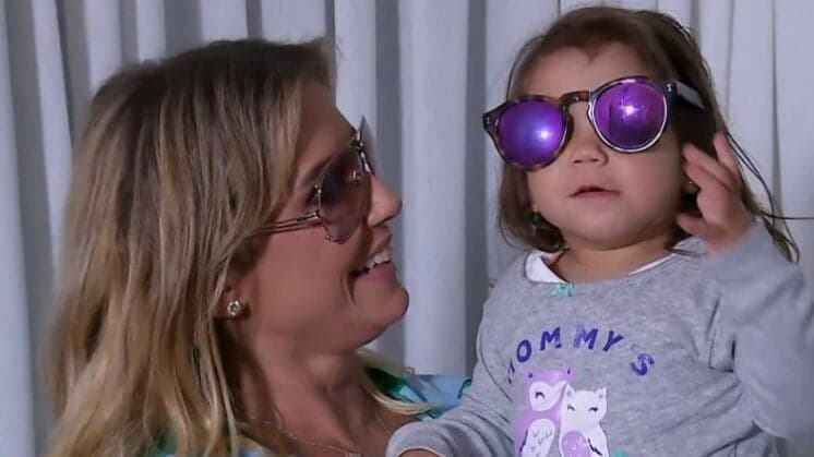 Deborah Secco mostra reação da filha ao ganhar um castelo de presente