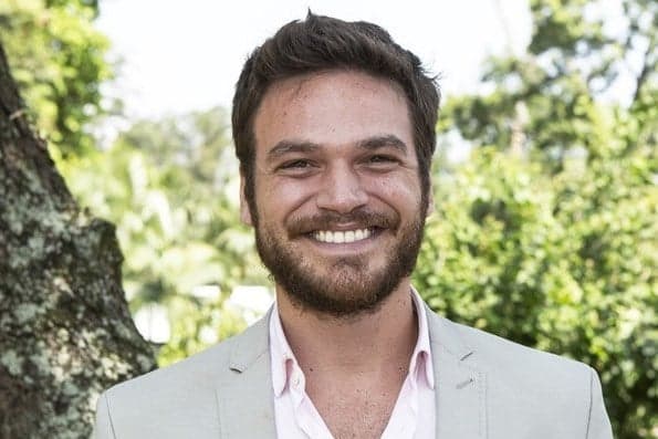 Emilio Dantas revela segredo ao vivo e mostra rigidez da Globo