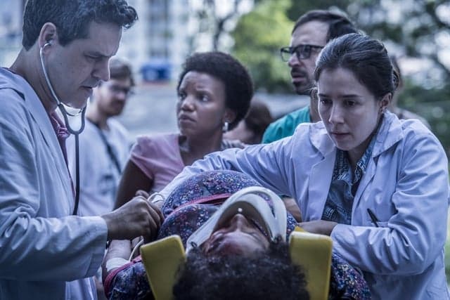 Considerada sucesso, Sob Pressão abre exceção na Globo e conquista feito raro