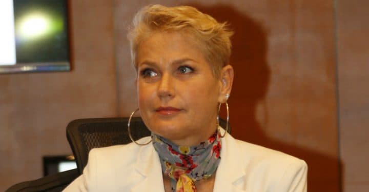 Na Record, Xuxa lamenta por ter perdido programas infantis na Globo