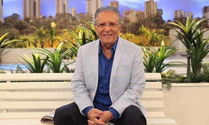 Teto da casa de Carlos Alberto de Nóbrega desaba e apresentador quase sofre acidente