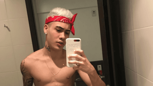 Menina invade palco e machuca Mc Kevinho