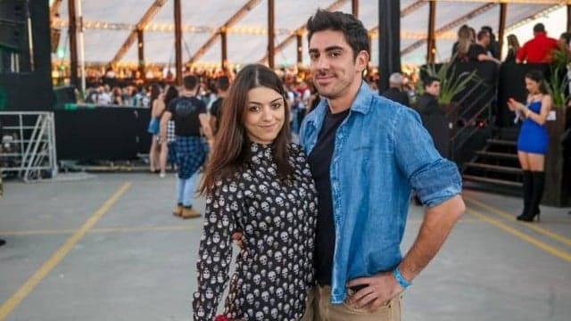 Marcelo Adnet prova que esqueceu Dani Calabresa e leva nova namorada para a Globo