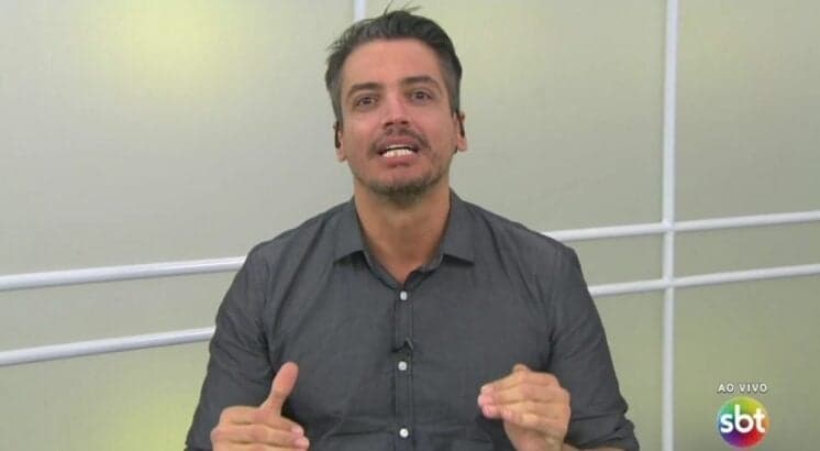 No "Fofocalizando" do SBT, apresentadores se "estranham": "Cale a boca"
