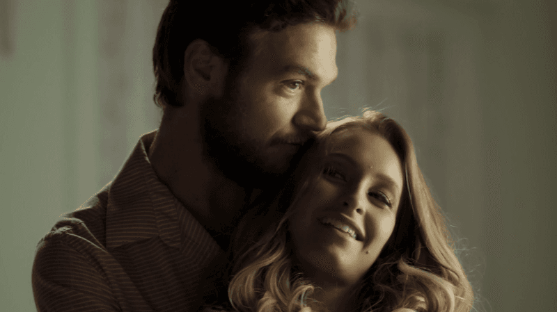 Rubinho (Emílio Dantas) e Carine (Carla Diaz) em cena de "A Força do Querer" (Foto: Reprodução/Globo) Rubinho (Emílio Dantas) e Carine (Carla Diaz) em cena de "A Força do Querer" (Foto: Reprodução/Globo)