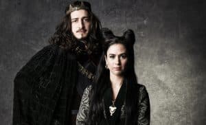 Rodolfo (Johnny Massaro) e Lucrécia (Tatá Werneck) em "Deus Salve o Rei" (Foto: Globo/Sergio Zalis) Rodolfo (Johnny Massaro) e Lucrécia (Tatá Werneck) em "Deus Salve o Rei" (Foto: Globo/Sergio Zalis)