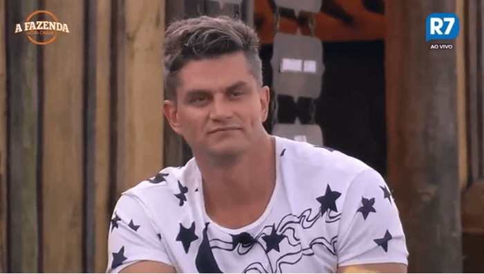 "A Fazenda 9": Marcos Harter recebe mensagens de fãs em carro de som contra romance com Minerato