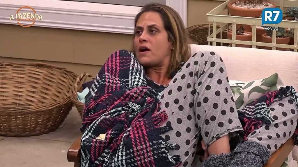 Aritana se sente rejeitada pelas câmeras de "A Fazenda": "Porque não sou gostosa"