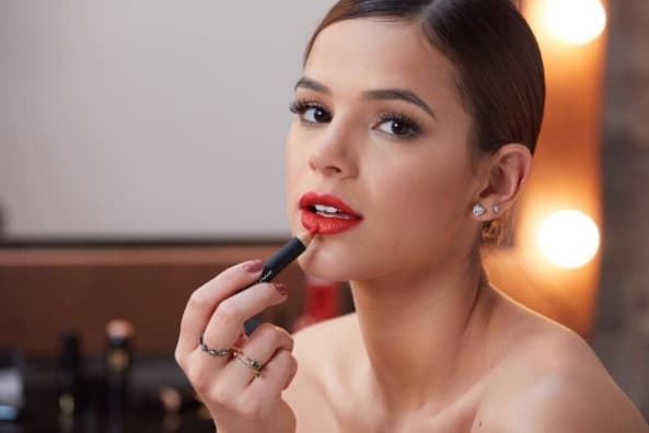Vestido "simples" de Bruna Marquezine que foi criticado tem valor caríssimo; confira