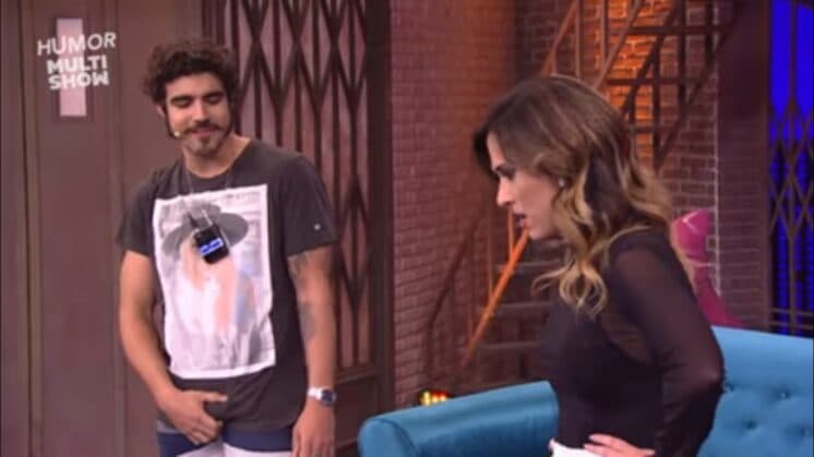 Caio Castro fica peladão em programa de TV e faz revelações