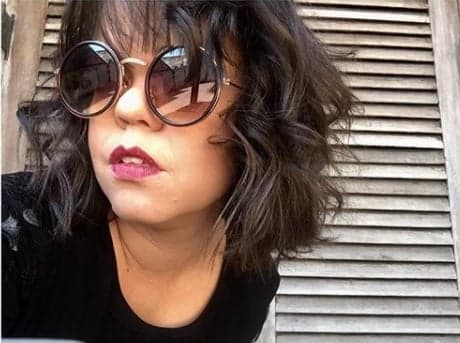 Juliana Caldas, atriz anã de "O Outro Lado do Paraíso", é confundida com mulher de anão da Record