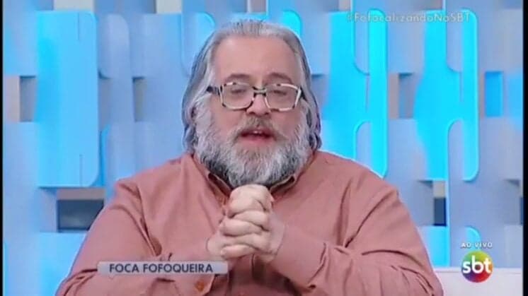 Leão Lobo diz que já foi enganado por fã e revela: "Peguei no braço dela"