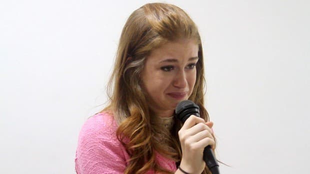 Marina Ruy Barbosa deixa os Estúdios Globo durante tragédia no Rio e se desespera
