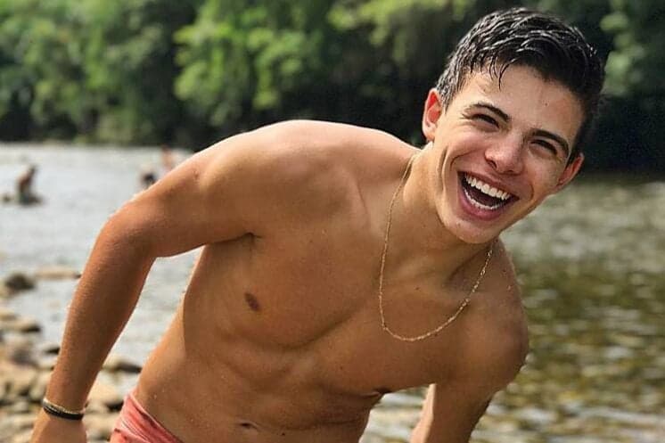 Sunga branca de Thomaz Costa está mais famosa que ele