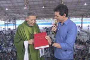 "Domingo Legal" com padre marcelo (Foto: Reprodução)