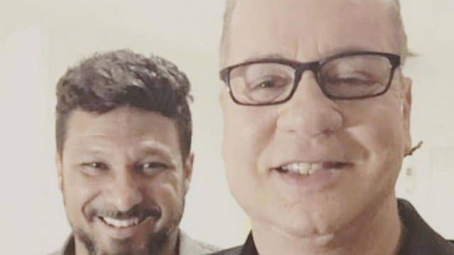Esposo de Luiz Fernando Guimarães mostra momento de descontração com o ator em sítio e se declara