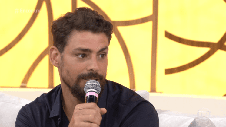 Mãe de Cauã Reymond lança livro ao lado dos dois filhos e fala sobre neta famosa