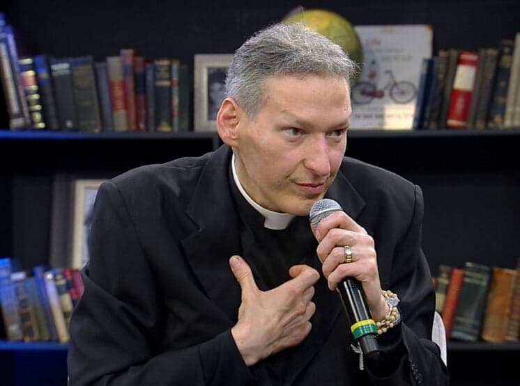 Padre Marcelo Rossi se manifesta pela primeira vez após ser agredido durante missa e revela real estado de saúde