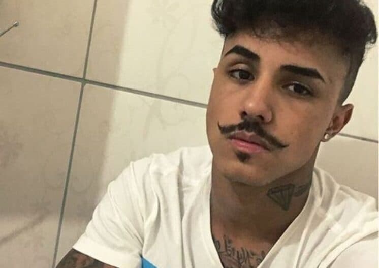 Em show de antipatia, MC Livinho ignora imprensa e dispara: "Tenho nojo da mídia"
