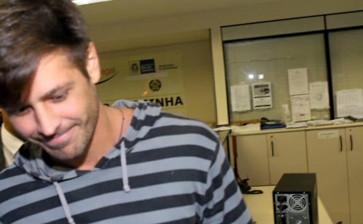 Dado Dolabella chora após ser preso por não pagamento de pensão alimentícia