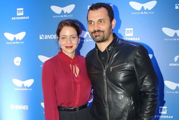 Bastante discreto, marido de Leandra Leal posta foto da filha em cartão-postal de SP