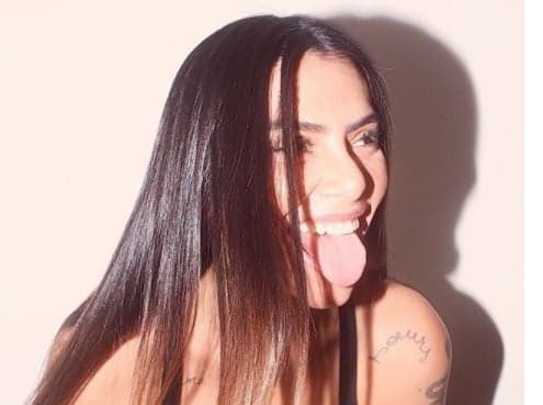 Cleo Pires fica envergonhada com pergunta sobre sexo e dispara: "Não sou capaz de opinar"