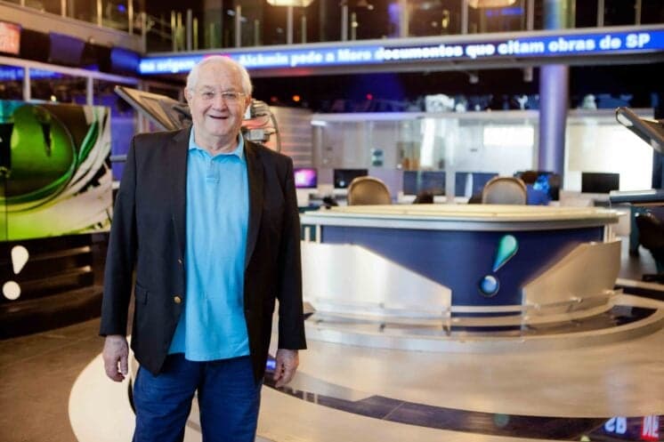 RedeTV! faz retrospectiva histórica com proposta tecnológica e mais de 15 âncoras