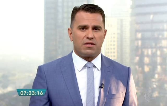 Rodrigo Bocardi surge completamente diferente em clique raro com a esposa em festa da Globo