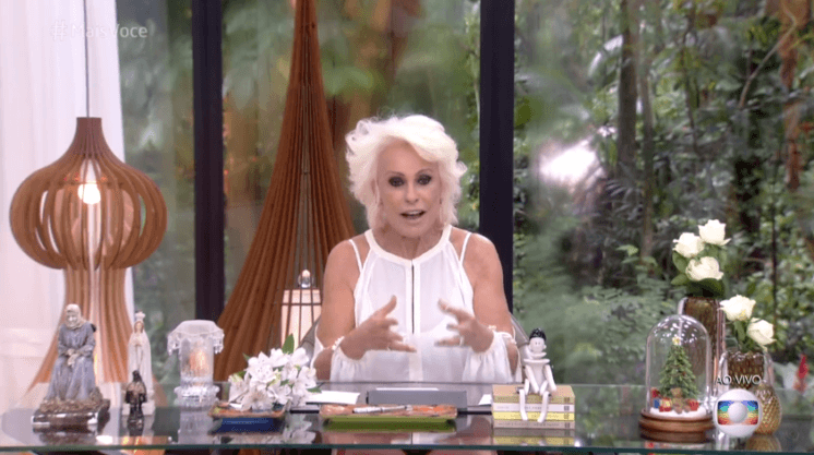 Ana Maria Braga posa só de biquíni e faz sucesso na web: "Maravilhosa"