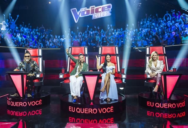 Carlinhos Brown, Simone & Simaria e Claudia Leitte em gravação do The Voice Kids (Foto: Globo/João Miguel Júnior)