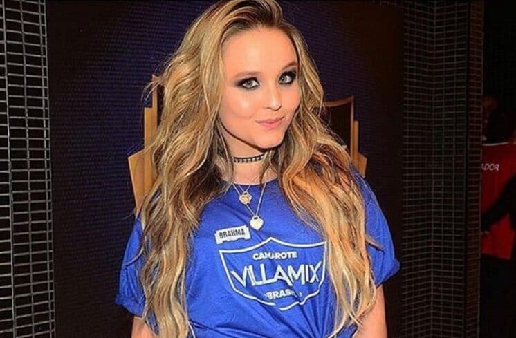 Larissa Manoela surpreende fãs e anuncia novo namorado