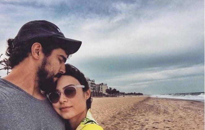 A fila andou! Após assumir romance, Renato Góes e Thaila Ayala passam Réveillon juntos