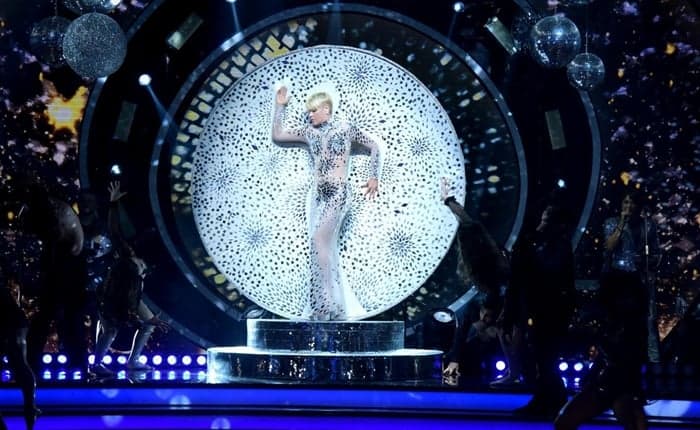 Especial de fim de ano do Dancing Brasil traz esposa de Cake Boss e reúne campeões