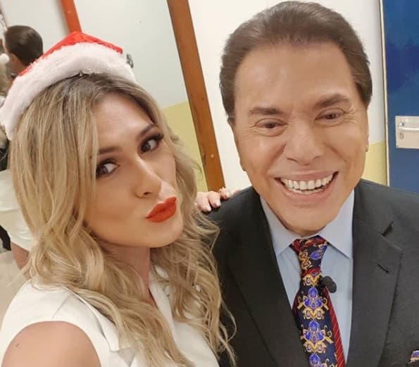 Silvio Santos surpreende e avisa que Lívia Andrade será a nova apresentadora do Fofocalizando