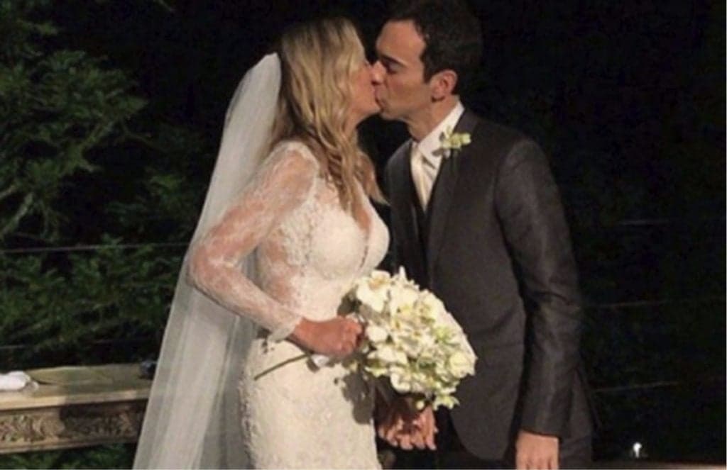 Sortuda, famosa apresentadora da Record pega o buquê em casamento de Ticiane Pinheiro
