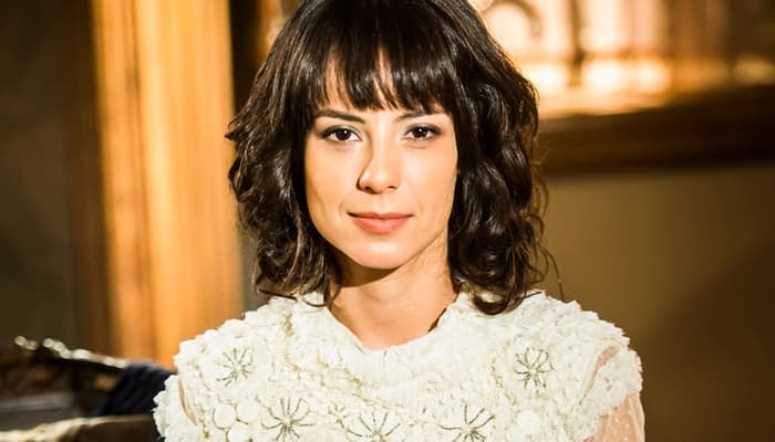 Após boatos de affair com mulher, Andréia Horta termina namoro com ator de Espelho da Vida