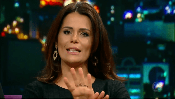 Adriana Araújo comemora 12 anos a frente do Jornal da Record