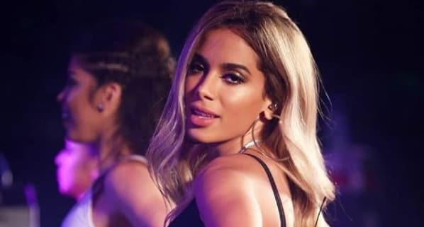 Anitta recebeu quantia astronômica para pintar cabelo de loiro; saiba o valor