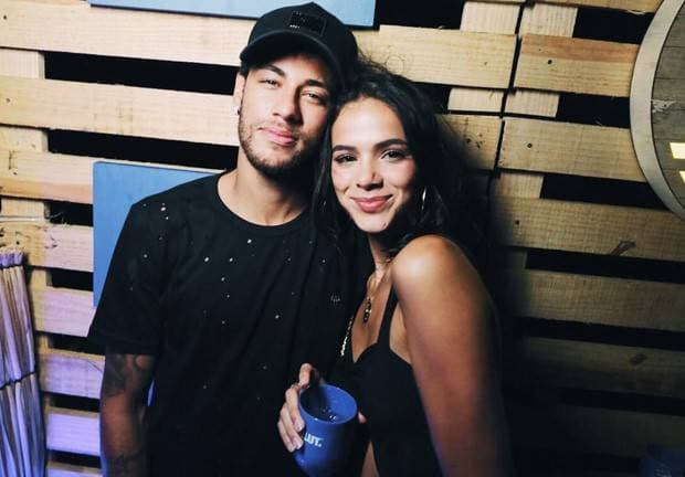 Bruna Marquezine é liberada de Deus Salve o Rei e vai para Rússia ver Neymar