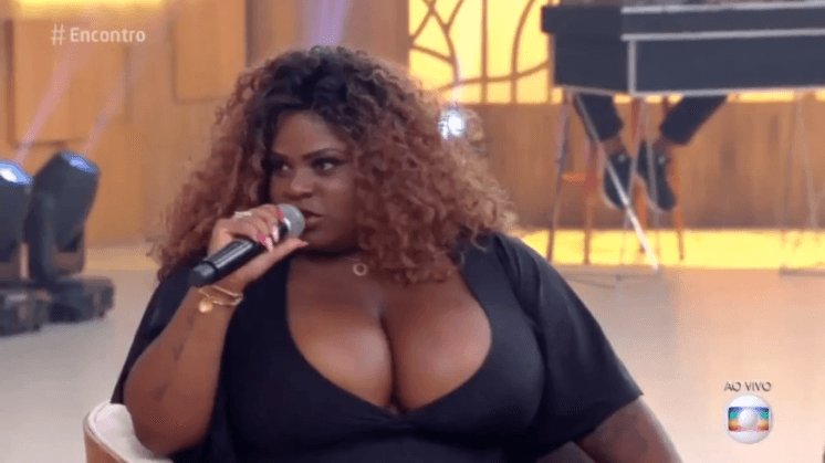 Jojo Todynho surpreende com vídeo aos 15 anos cantando funk em escola