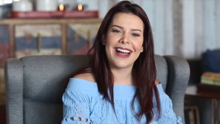 Fernanda Souza radicaliza o visual e passa a tesoura sem dó nos fios