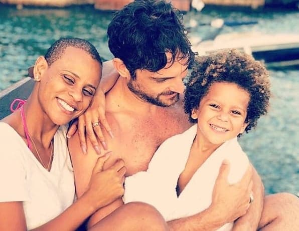 Filho de Igor Rickli e Aline Wirley rouba a cena em desfile em São Paulo