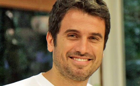 Paizão, Eriberto Leão é visto com a mulher e filhos durante passeio