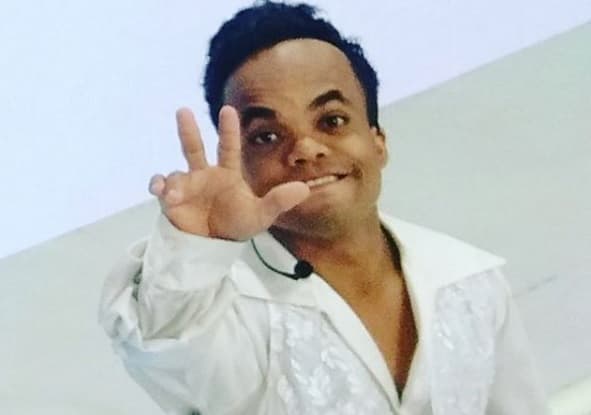 Record decide o que fará com anão Marquinhos após mudanças no Domingo Show